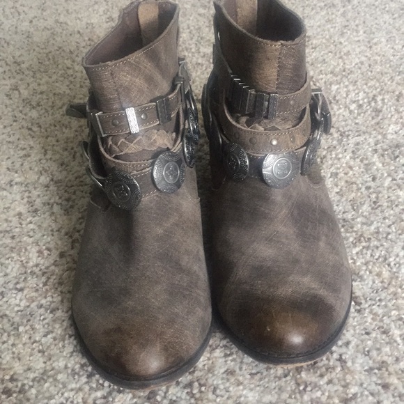 Boots - Picture 6 of 6